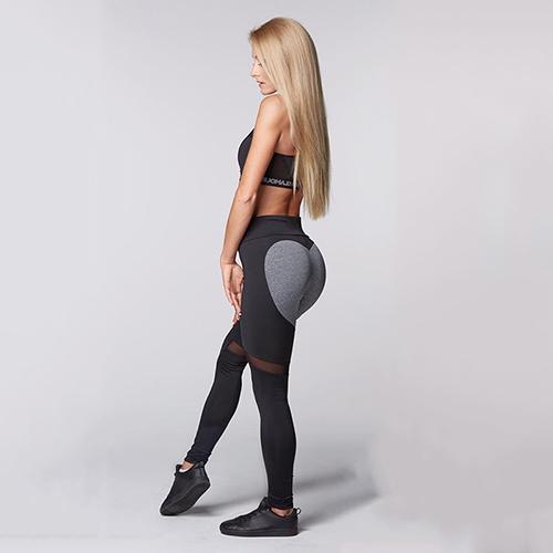 Flexiones de brazos con leggings para fitness